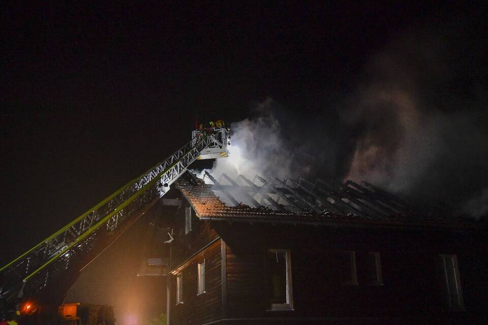 Brand nach Blitzschlag