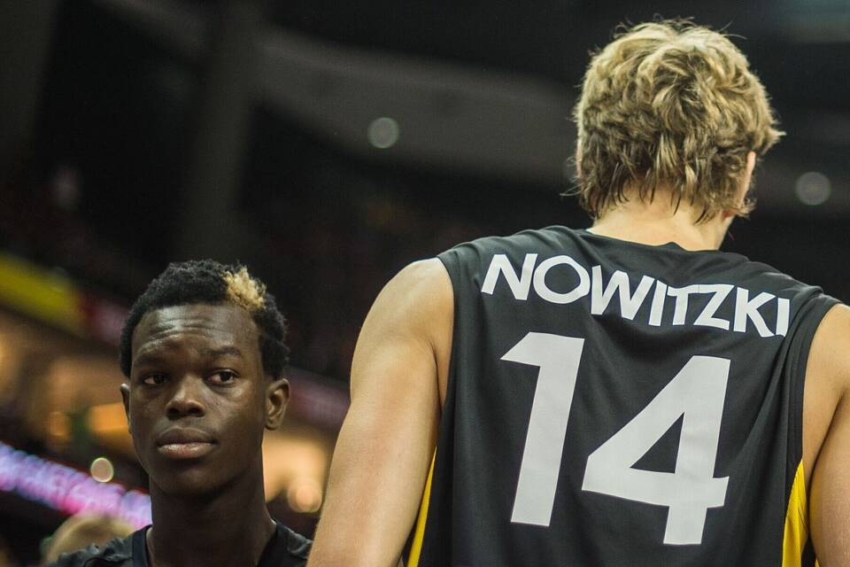 Dennis Schröder und Dirk Nowitzki