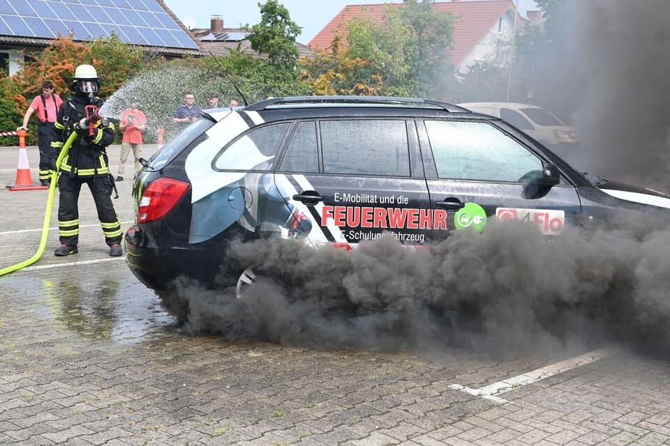 Elektroautos löschen ist anders Elektroautos löschen ist anders