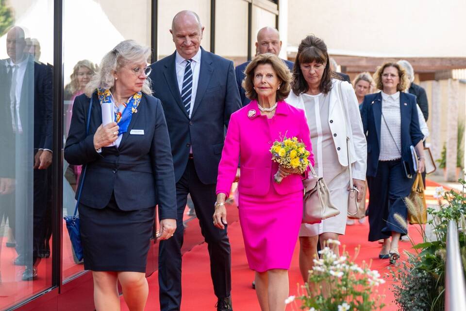 Königin Silvia eröffnet Wohnquartier