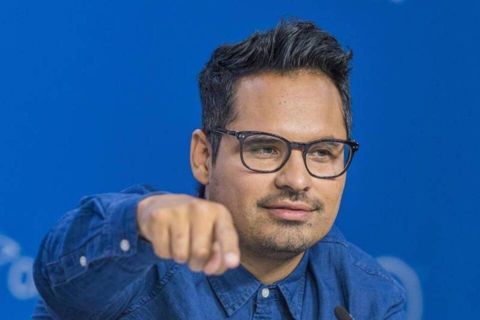 Michael Peña Michael Peña