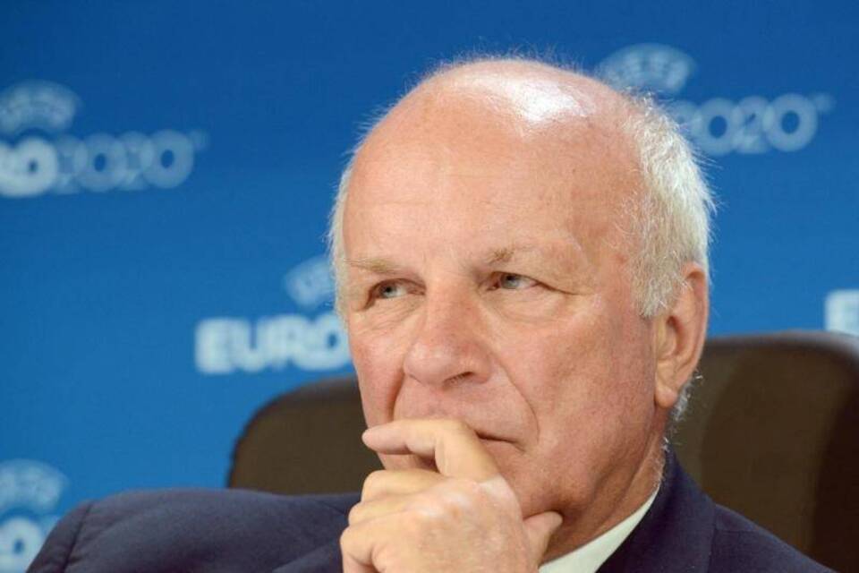 Dyke zweifelt an FIFAKandidat Scheich Salman Fußball Nachrichten