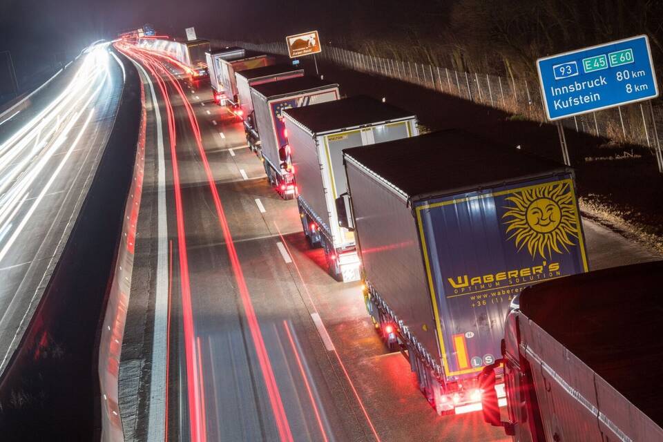 Blockabfertigung vor Österreich Blockabfertigung vor Österreich