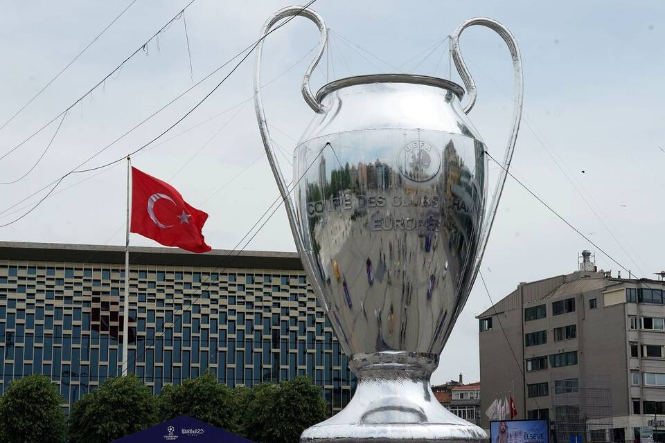 Campions-League-Trophäe in Istanbul