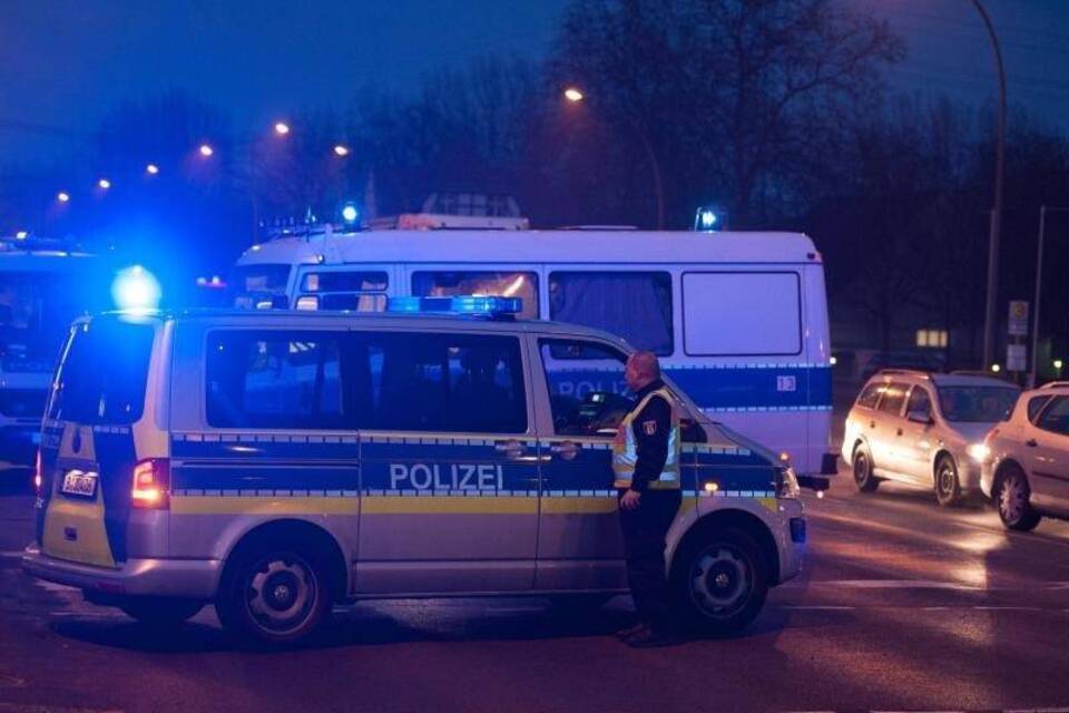 Verdächtiger stirbt bei Polizeieinsatz Verdächtiger stirbt bei Polizeieinsatz
