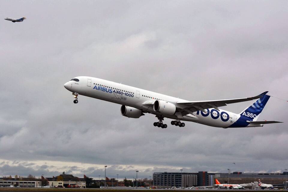Airbus A350-1000 maiden take-off in France Airbus A350-1000 maiden take-off in France