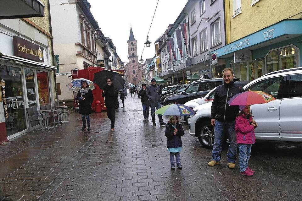 Verkaufsoffener Sonntag in Eberbach litt unter Regenwetter Neckartal und Odenwald Verkaufsoffener Sonntag in Eberbach litt unter Regenwetter Neckartal und Odenwald
