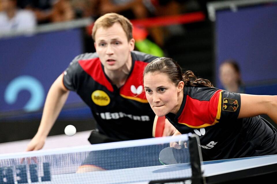 Männer und Frauen im Tischtennis