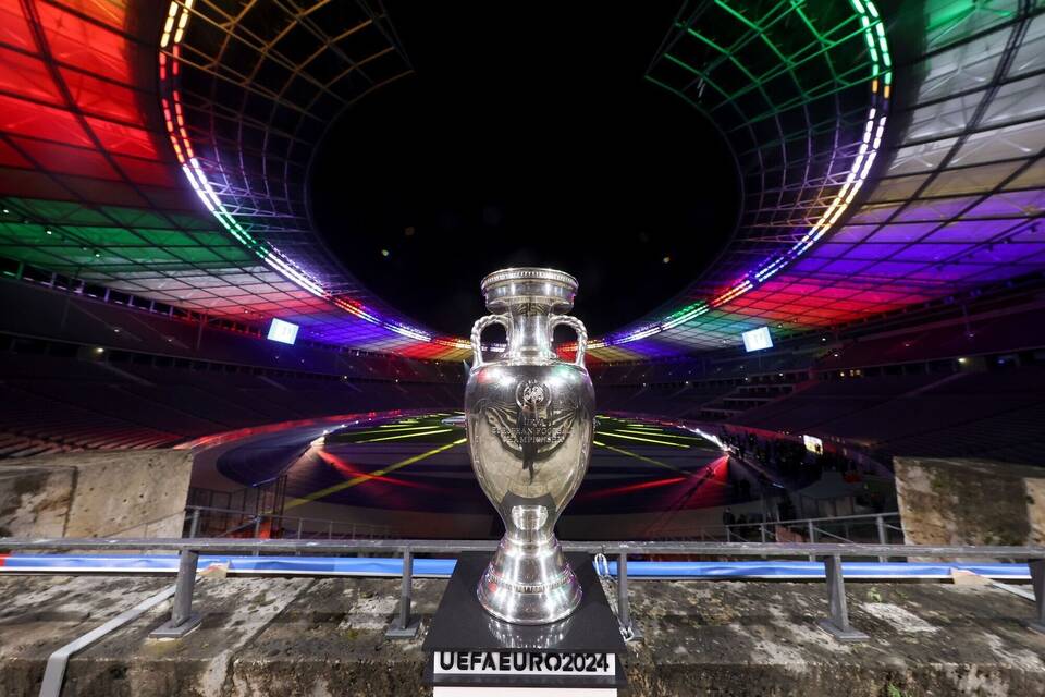 EM-Pokal im Berliner Olympiastadion EM-Pokal im Berliner Olympiastadion