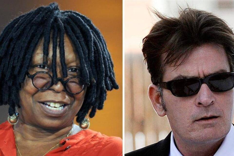 Charlie Sheen mit Whoopi Goldberg