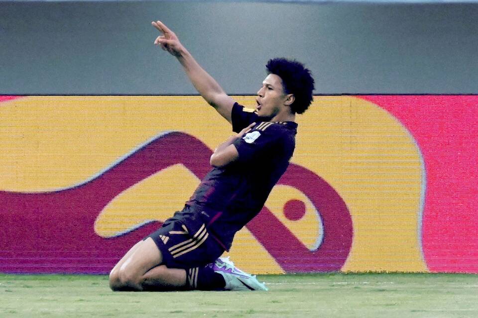 U17