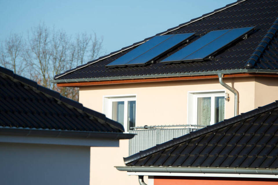 Tankstelle Sonne: Wärme und Strom fürs Haus aus Solarenergie Tankstelle Sonne: Wärme und Strom fürs Haus aus Solarenergie
