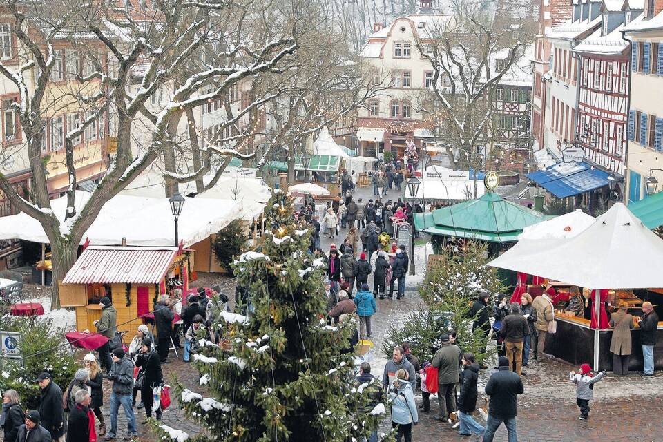Weinheim Weihnachtsmarkt am Marktplatz am Donnerstag Rhein
