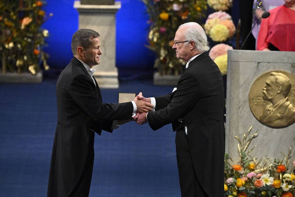 Übergabe der Nobelpreise - Physik Übergabe der Nobelpreise - Physik