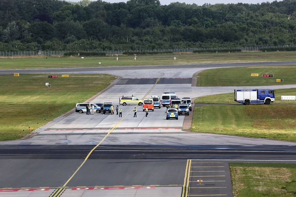 Aktion Letzte Generation am Flughafen Hamburg