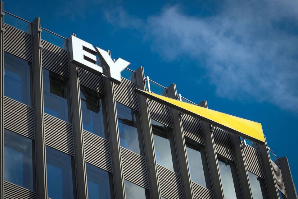 Ernst & Young Ernst & Young