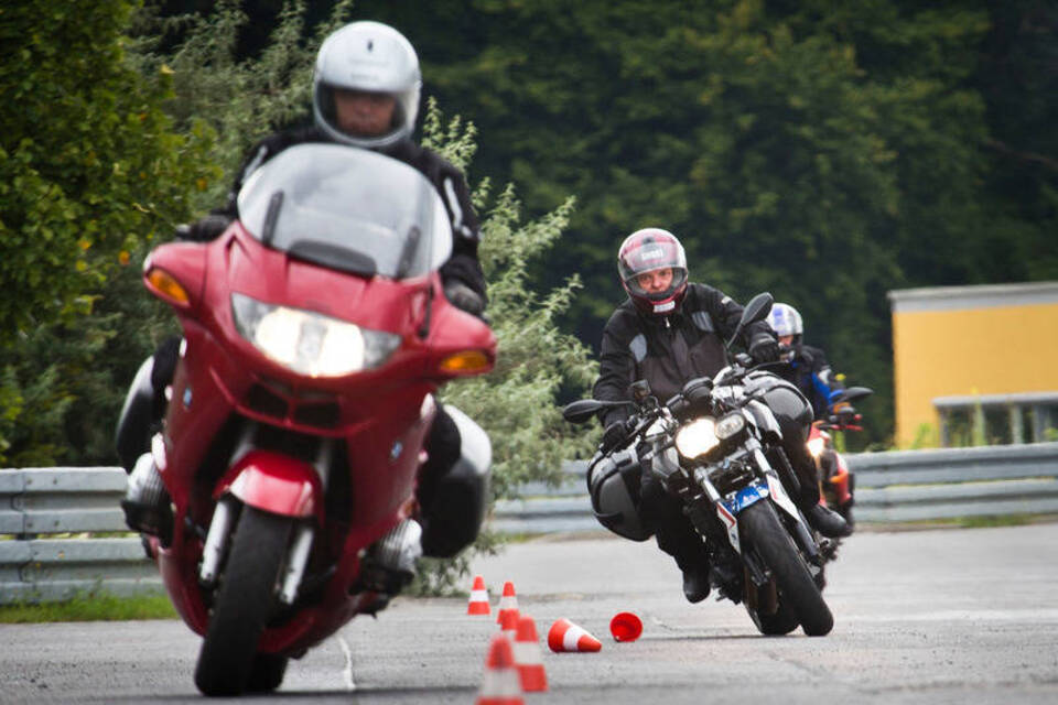 Motorradfahren üben - Sicher in die Saison Motorradfahren üben - Sicher in die Saison