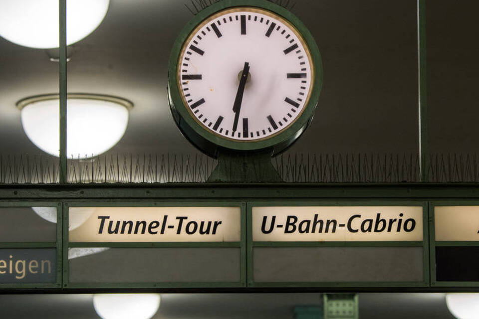 Unten oben ohne - Mit dem U-Bahn-Cabrio durch Berlin Unten oben ohne - Mit dem U-Bahn-Cabrio durch Berlin