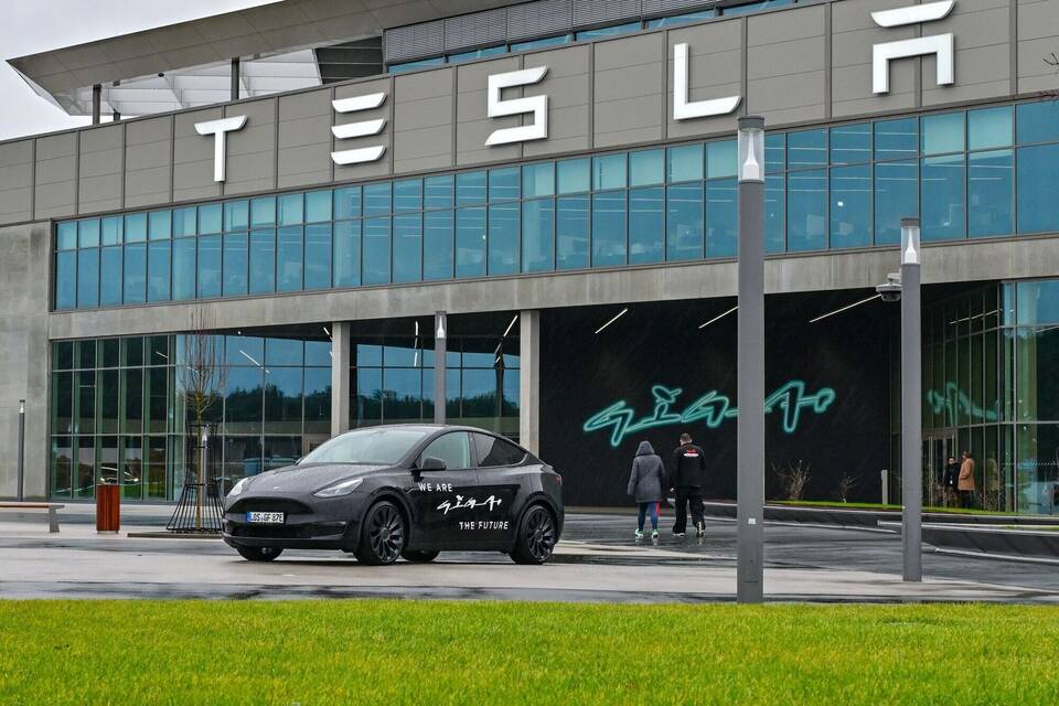 Tesla Tesla