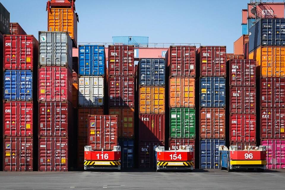 Container Container