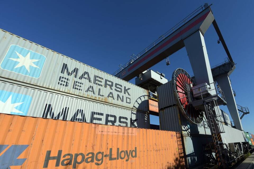 Hapag-Lloyd und Maersk vereinbaren Kooperation Hapag-Lloyd und Maersk vereinbaren Kooperation