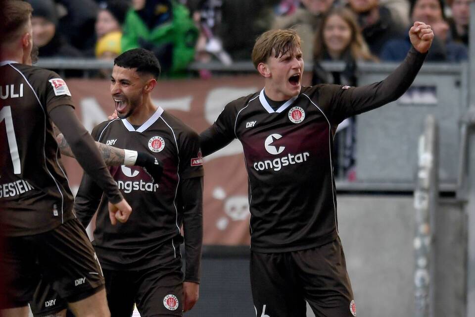 FC St. Pauli - 1. FC Kaiserslautern FC St. Pauli - 1. FC Kaiserslautern