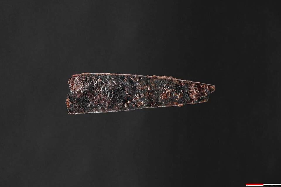 Messer mit Runenzeichen Messer mit Runenzeichen