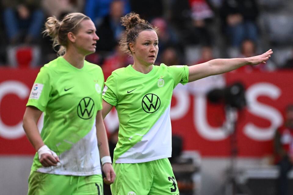 Alexandra Popp und Marina Hegering vom VfL Wolfsburg Alexandra Popp und Marina Hegering vom VfL Wolfsburg