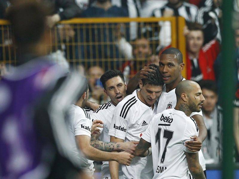 Gomez mit Doppelpack für Besiktas - Ausschreitungen ...