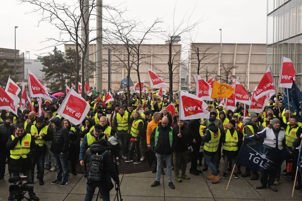 Verdi-Warnstreik - Frankfurt/Main Verdi-Warnstreik - Frankfurt/Main