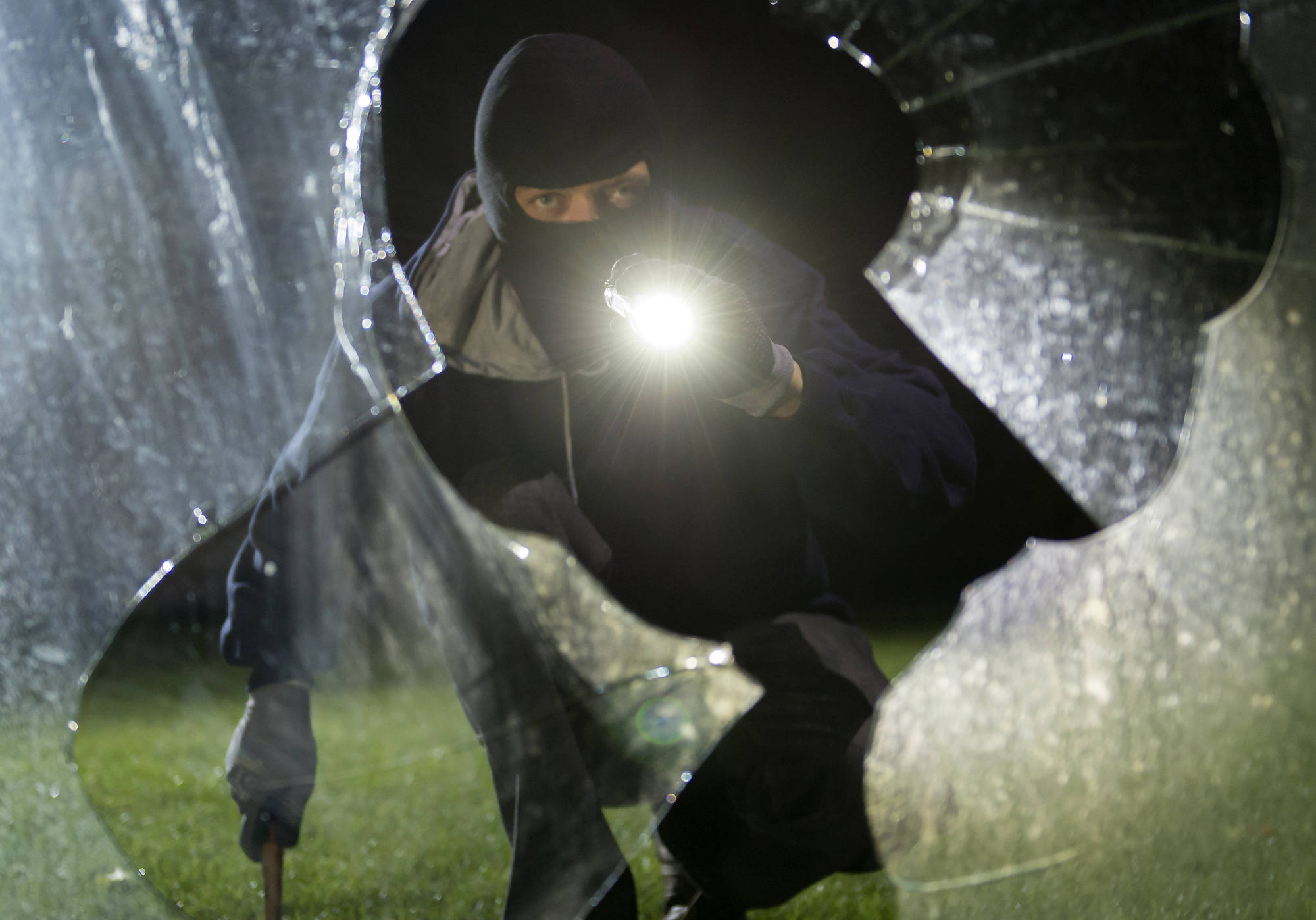 Schwetzingen Einbrecher warf Fenster in Trainings und