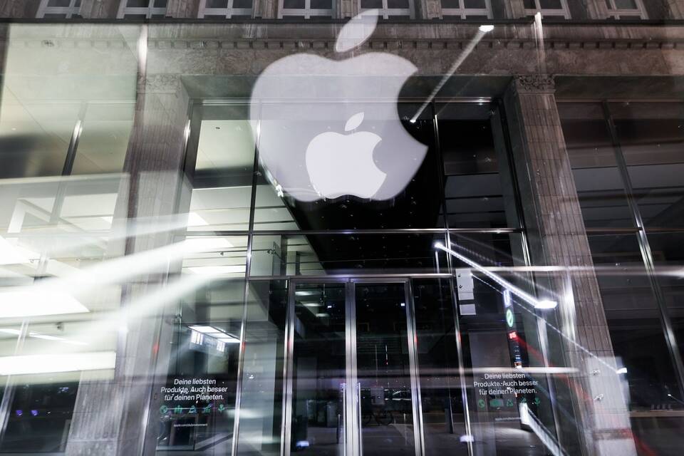 Apple Apple