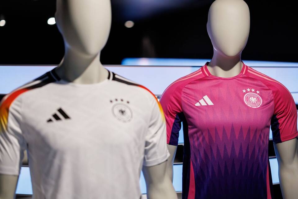 Trikots der Fußball-Nationalmannschaft Trikots der Fußball-Nationalmannschaft