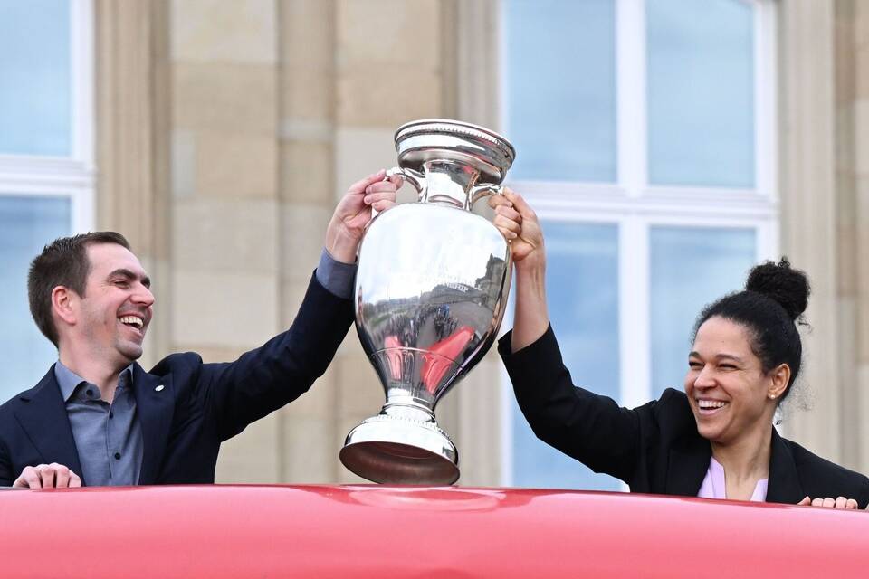 Start der Trophy Tour zur Fußball EM