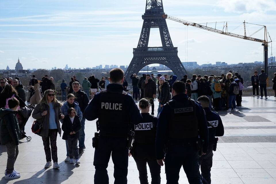 Paris Paris