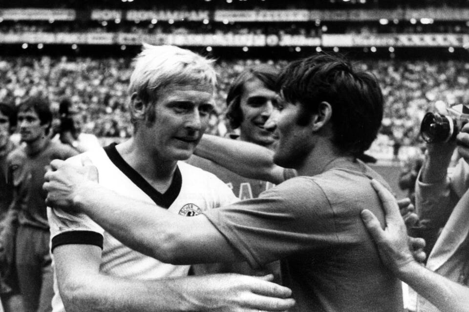 Karlheinz Schnellinger (l)