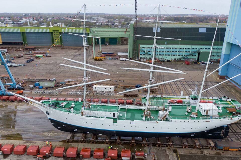 Segelschiff "Gorch Fock 1" kommt aus der Schiffbauerhalle Segelschiff "Gorch Fock 1" kommt aus der Schiffbauerhalle