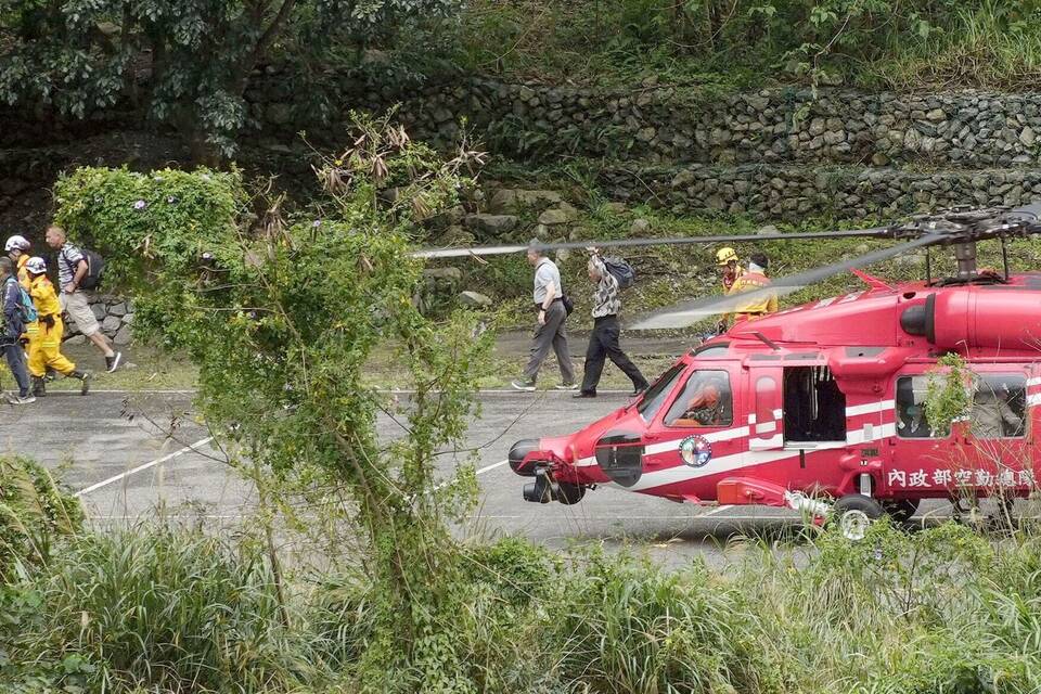 Nach schwerem Erdbeben vor Taiwan Nach schwerem Erdbeben vor Taiwan