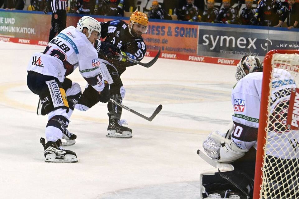Pinguins Bremerhaven - Eisbären Berlin Pinguins Bremerhaven - Eisbären Berlin