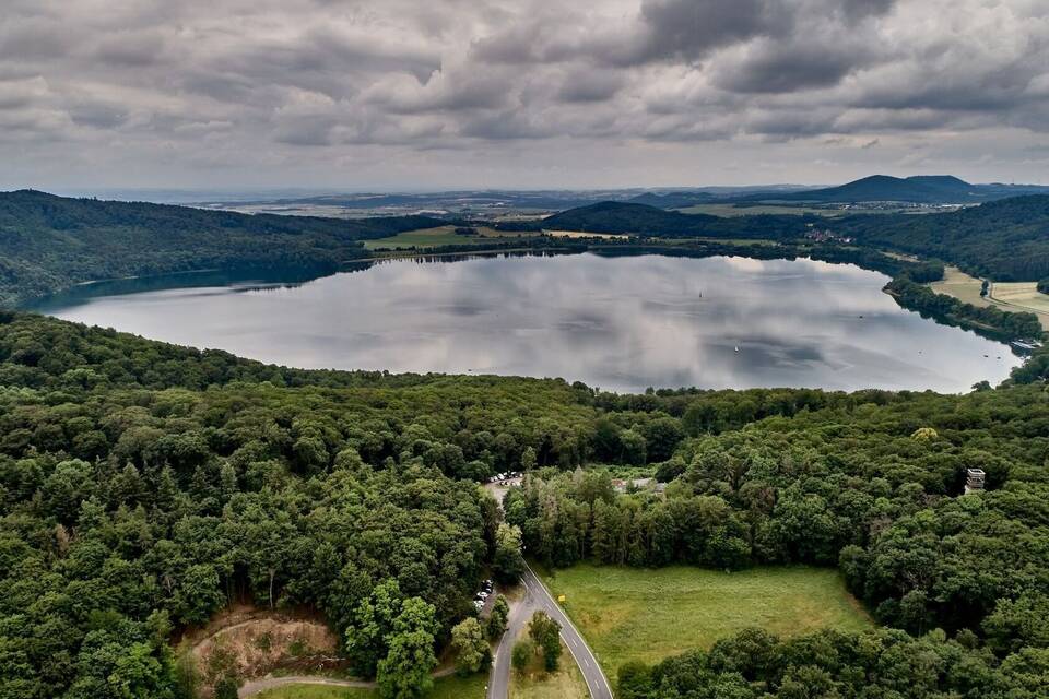 Laacher See in der Eifel Laacher See in der Eifel