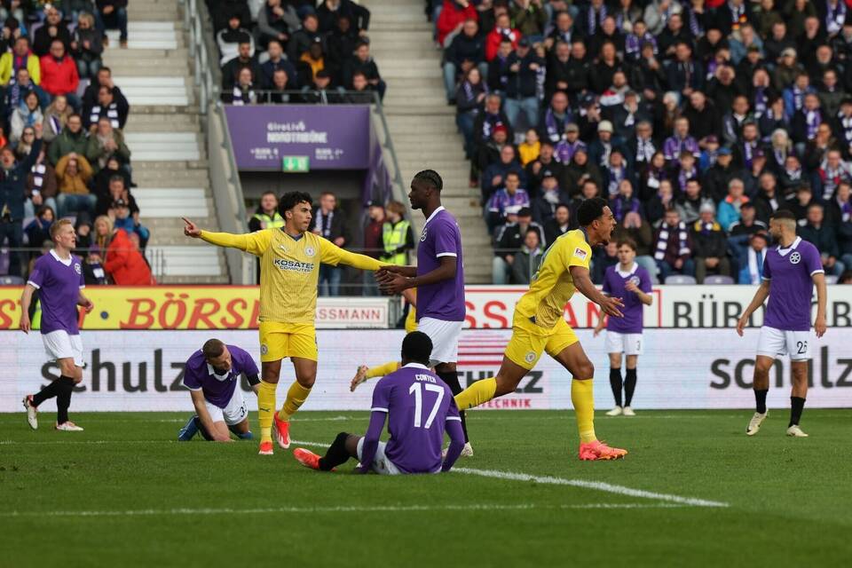 VfL Osnabrück - Eintracht Braunschweig VfL Osnabrück - Eintracht Braunschweig