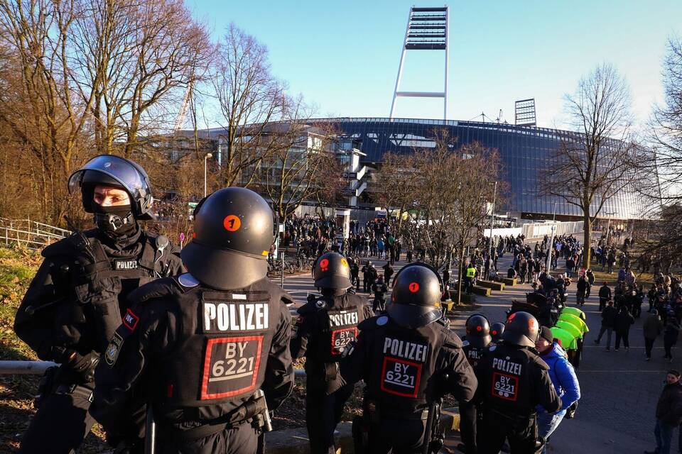 Polizei beim Bremer Stadion