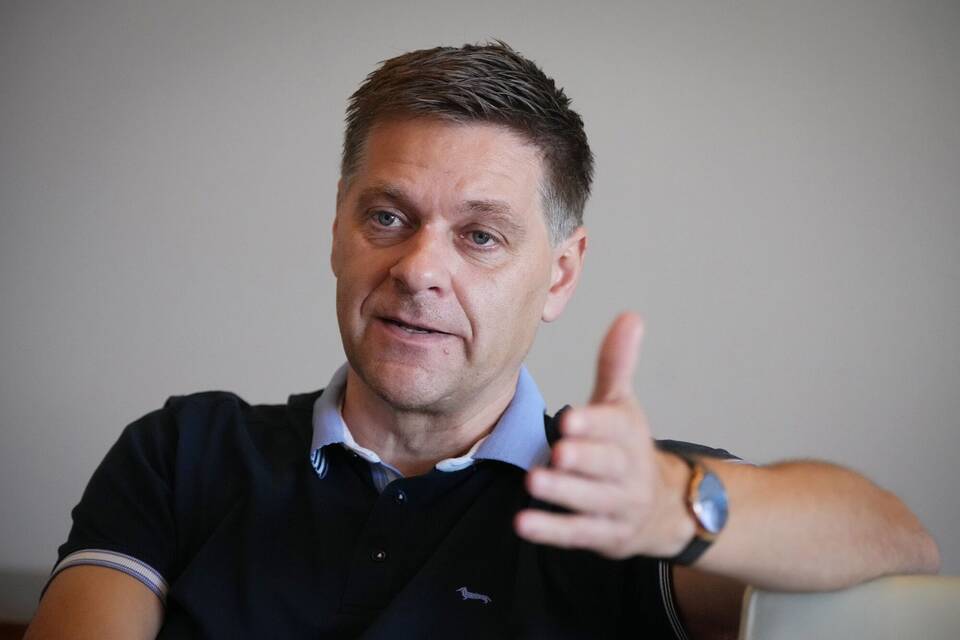 Oliver Ruhnert Oliver Ruhnert