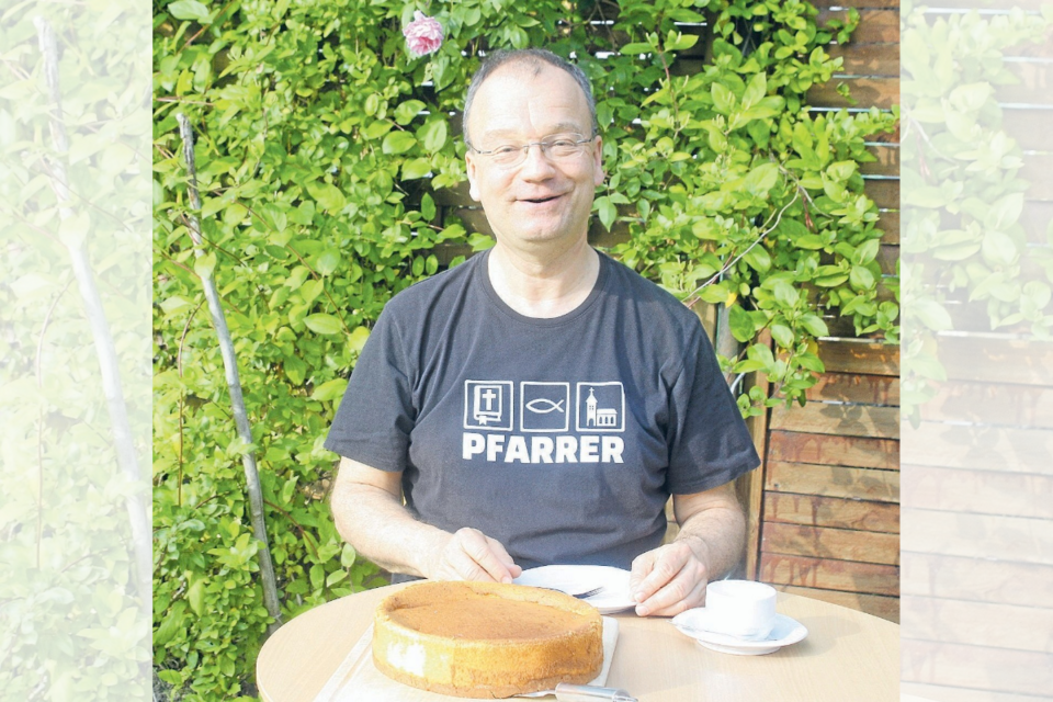 Edingen-Neckarhausen: So gelingt dem Pfarrer Mamas Käsekuchen (plus ...
