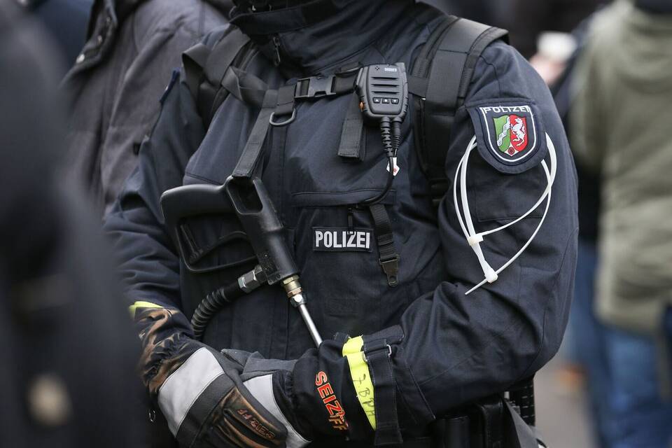 Polizeieinsatz bei Fußballspiel Polizeieinsatz bei Fußballspiel