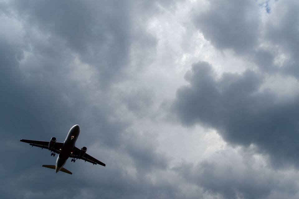 Flugzeug am Himmel Flugzeug am Himmel