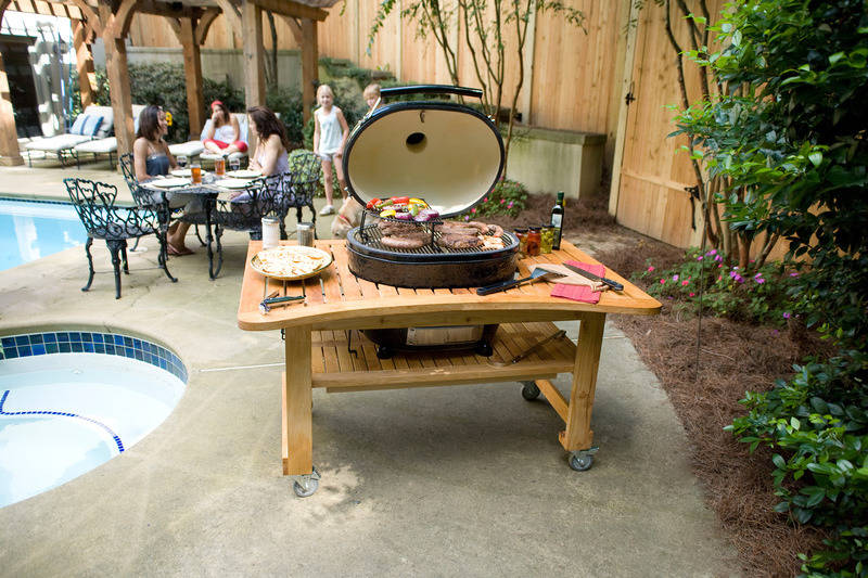 Grillen Kochen Und Spulen Im Garten Outdoorkuche Fur Den Sommer