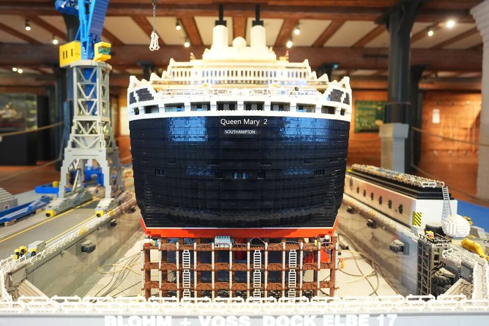 Lego-Modell "Queen Mary 2" Lego-Modell "Queen Mary 2"