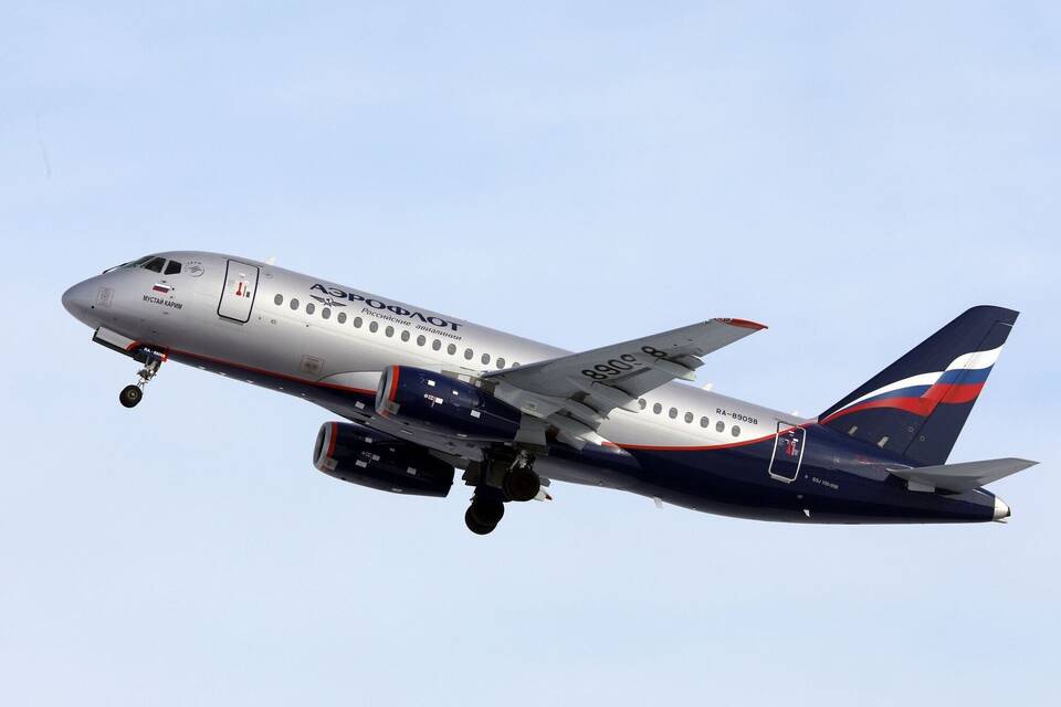 Russisches Passagierflugzeug Suchoi Superjet SSJ 100 Russisches Passagierflugzeug Suchoi Superjet SSJ 100