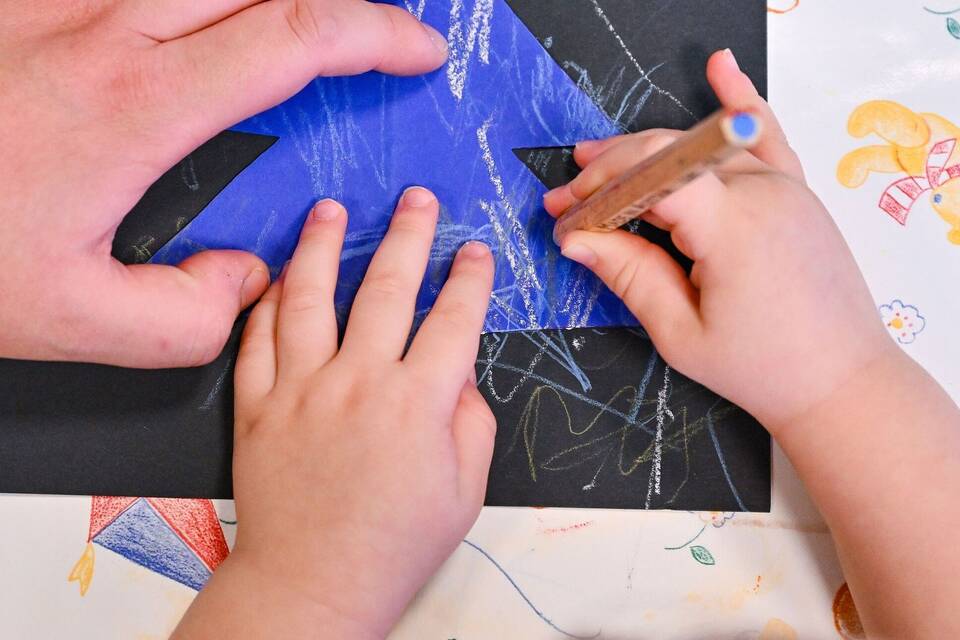 Das Kindergeld soll sowohl 2025 als auch 2026 steigen. Das Kindergeld soll sowohl 2025 als auch 2026 steigen.